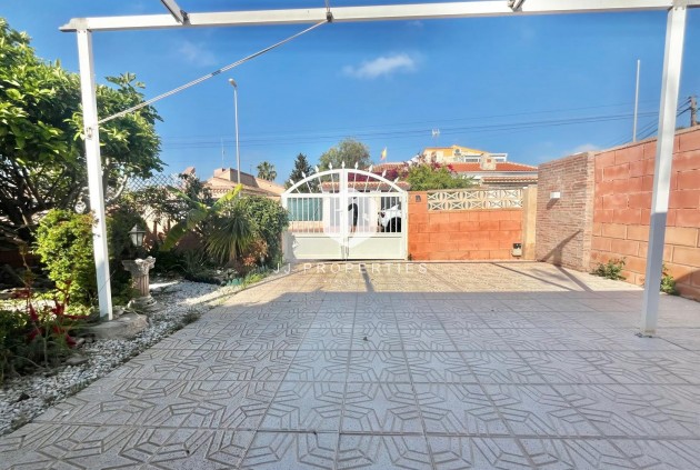 Segunda mano - Villa -
Orihuela Costa - Los Almendros-la Florida