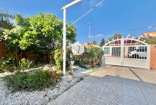 Segunda mano - Villa -
Orihuela Costa - Los Almendros-la Florida