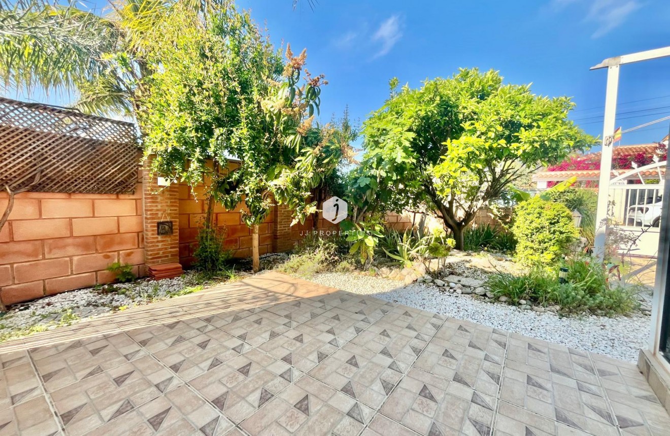 Segunda mano - Villa -
Orihuela Costa - Los Almendros-la Florida