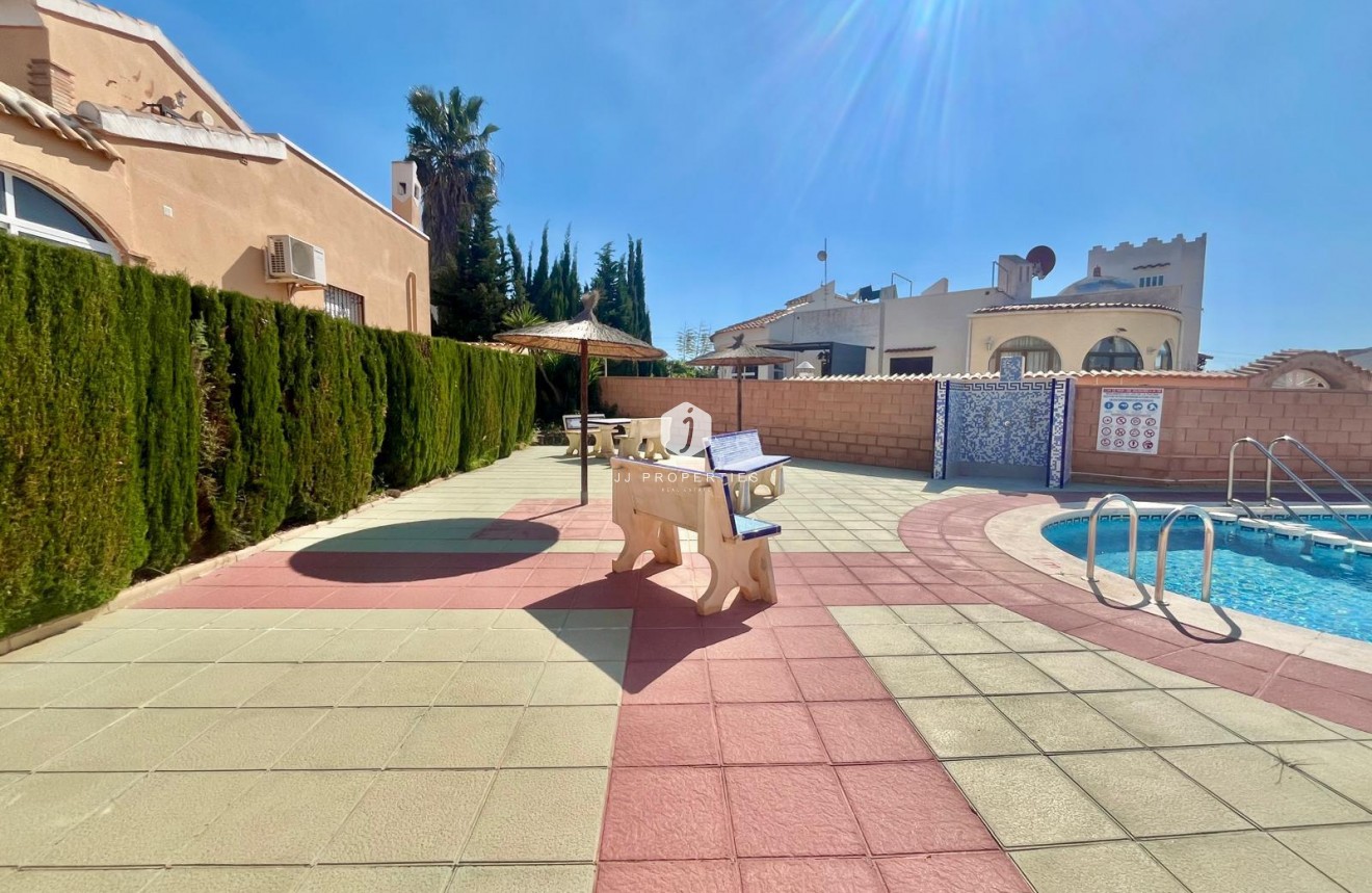 Segunda mano - Villa -
Orihuela Costa - Los Almendros-la Florida