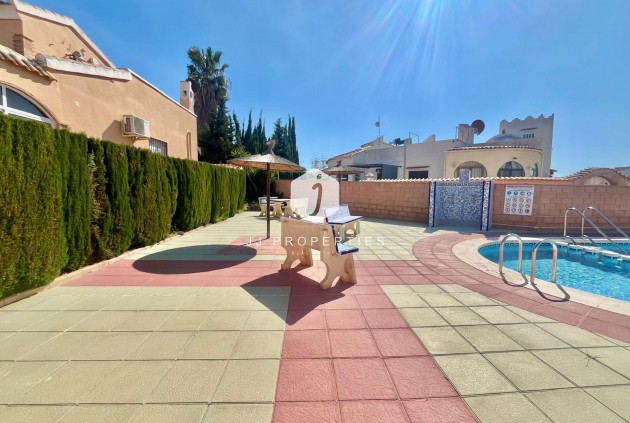 Segunda mano - Villa -
Orihuela Costa - Los Almendros-la Florida