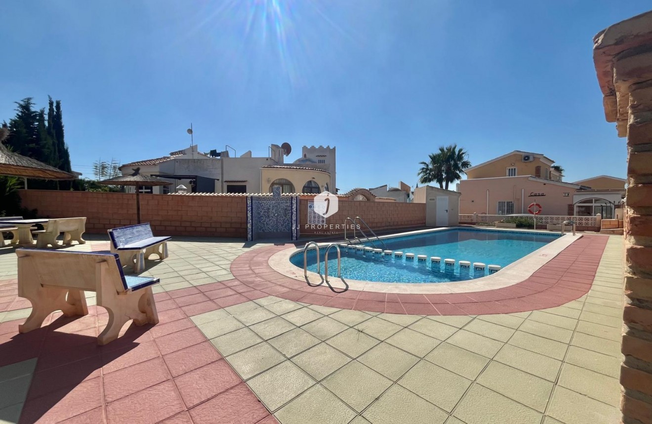 Segunda mano - Villa -
Orihuela Costa - Los Almendros-la Florida