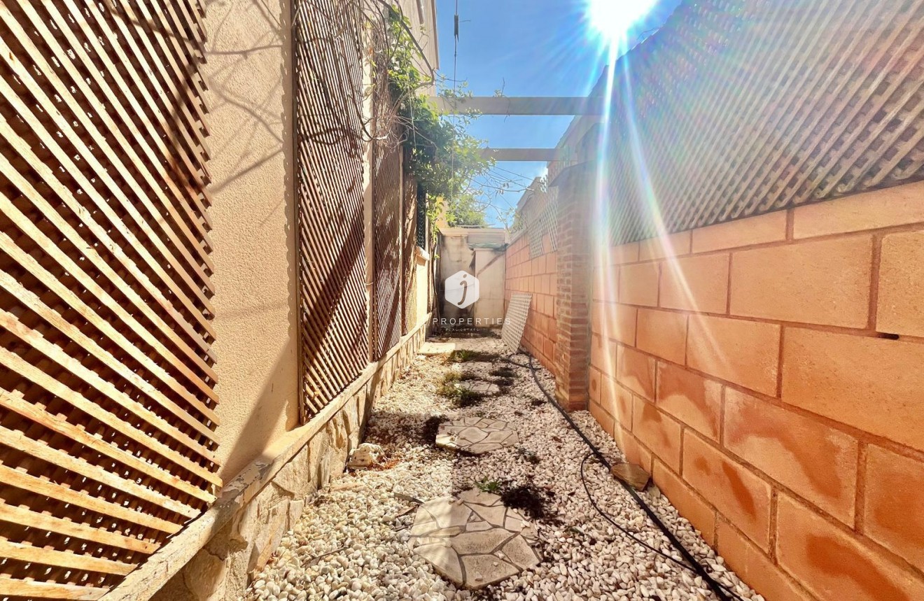 Segunda mano - Villa -
Orihuela Costa - Los Almendros-la Florida