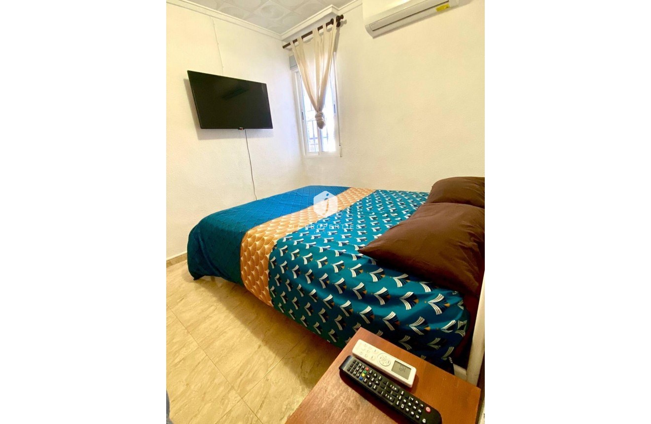 Z drugiej ręki - Szalet -
Torrevieja - La Siesta - El Salado - Torreta