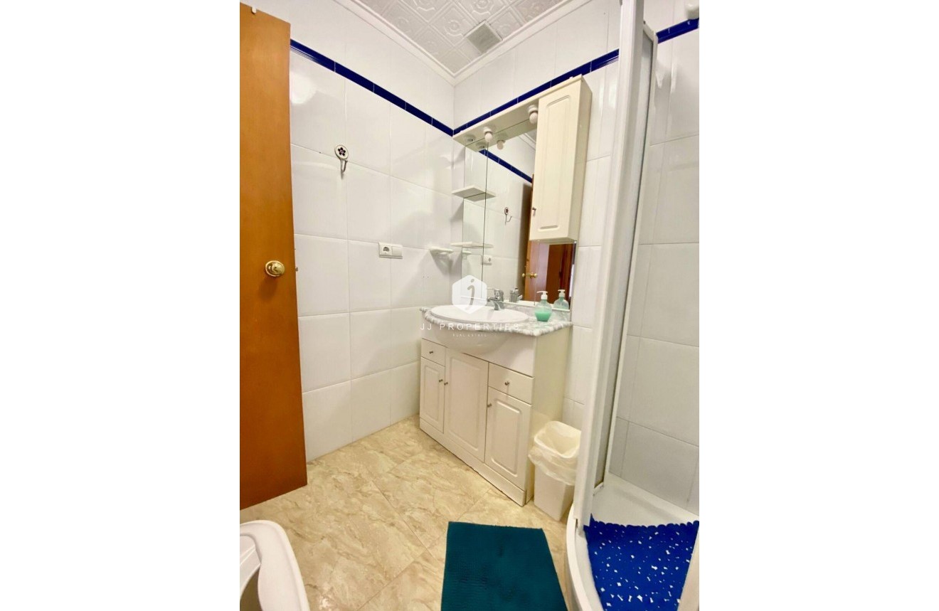 Z drugiej ręki - Szalet -
Torrevieja - La Siesta - El Salado - Torreta