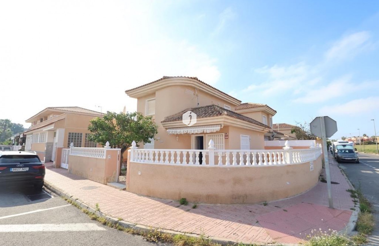 Resale - Villa -
Torrevieja - Costa Blanca