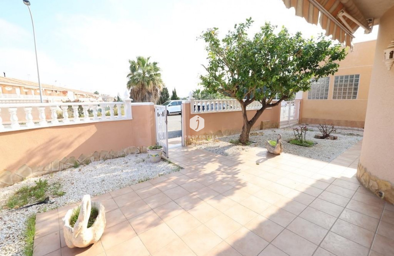 Resale - Villa -
Torrevieja - Costa Blanca