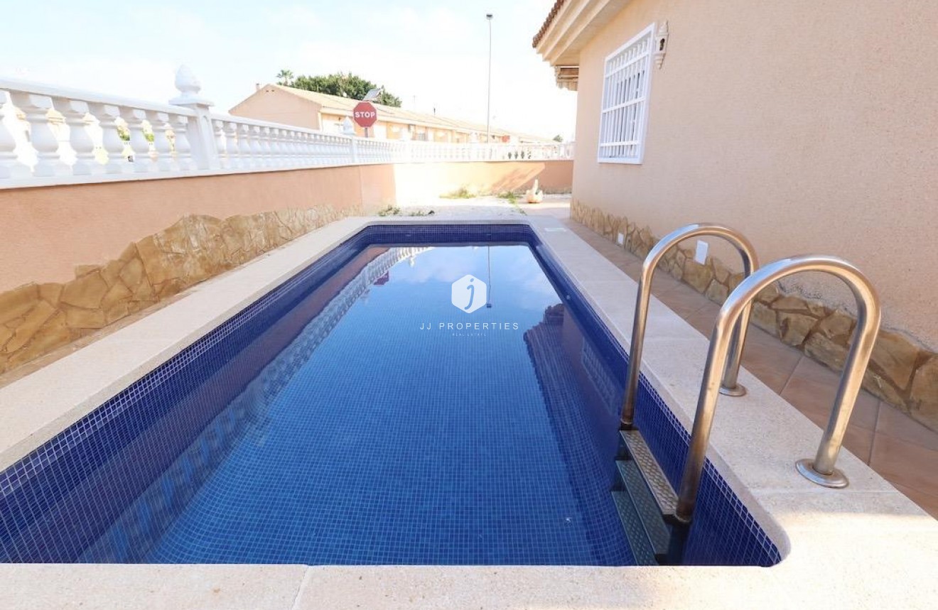 Resale - Villa -
Torrevieja - Costa Blanca
