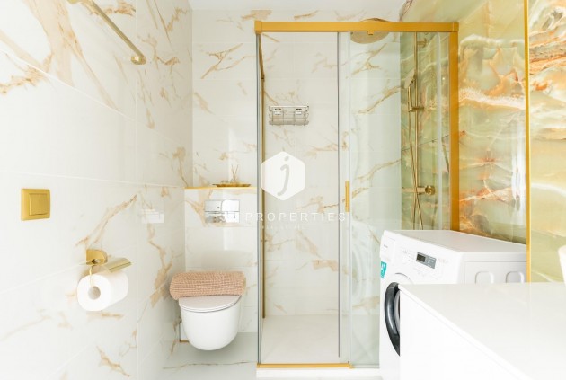 Resale - Chalet -
Torrevieja - Punta prima