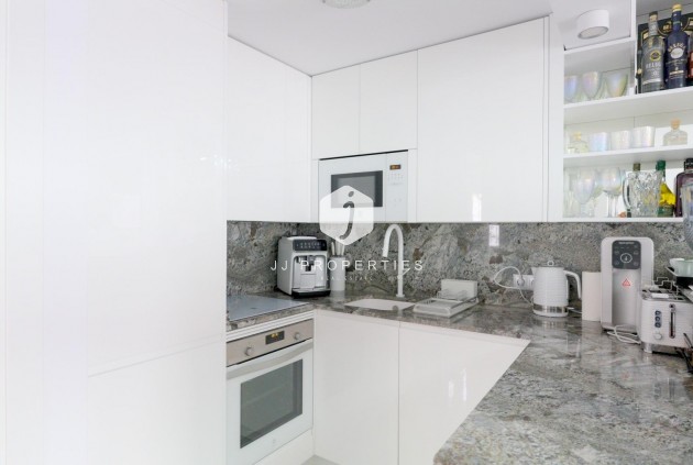 Resale - Chalet -
Torrevieja - Punta prima