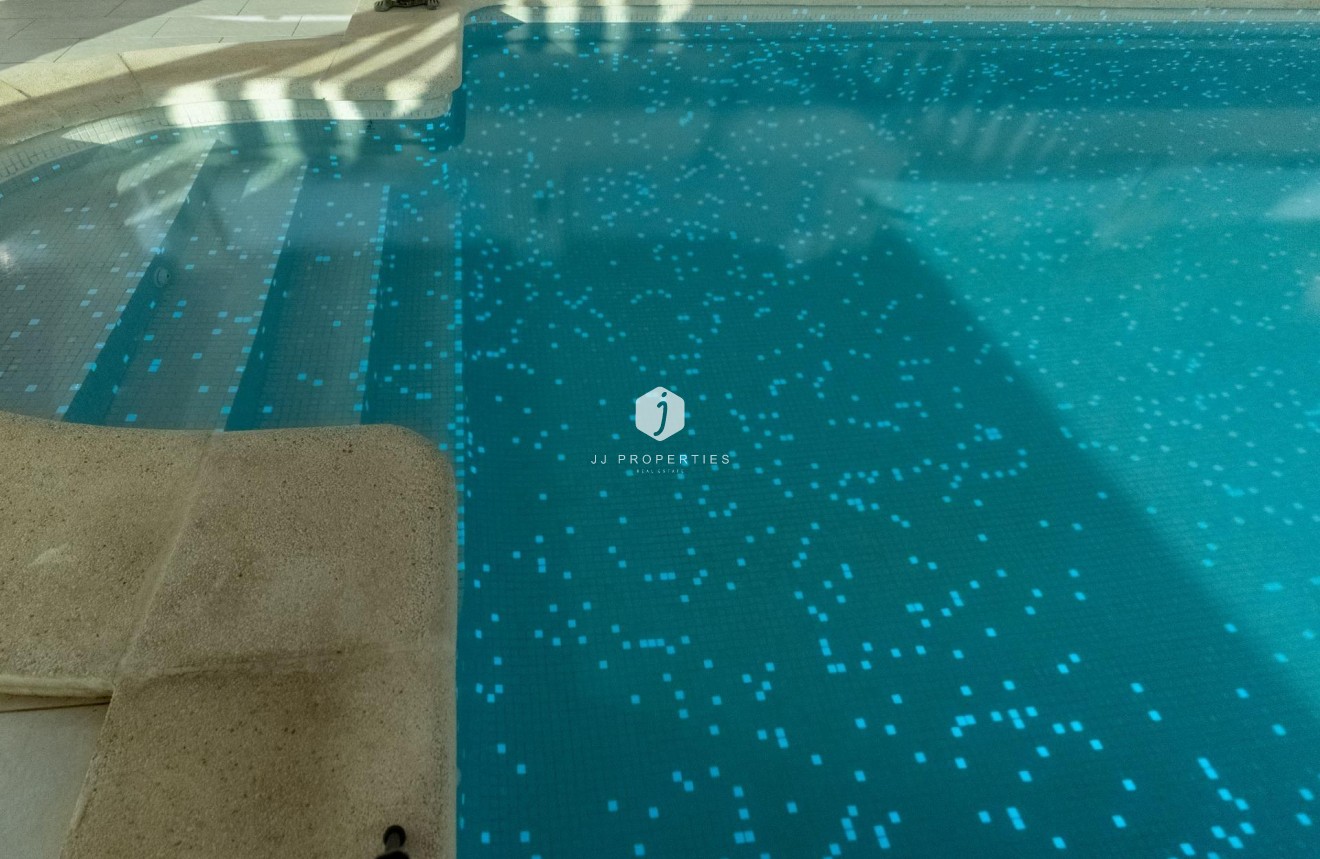 Resale - Chalet -
Torrevieja - Punta prima