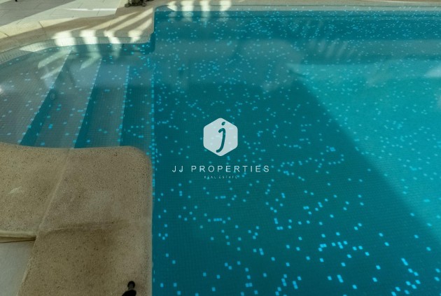 Resale - Chalet -
Torrevieja - Punta prima