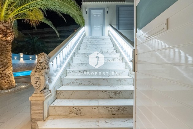 Resale - Chalet -
Torrevieja - Punta prima