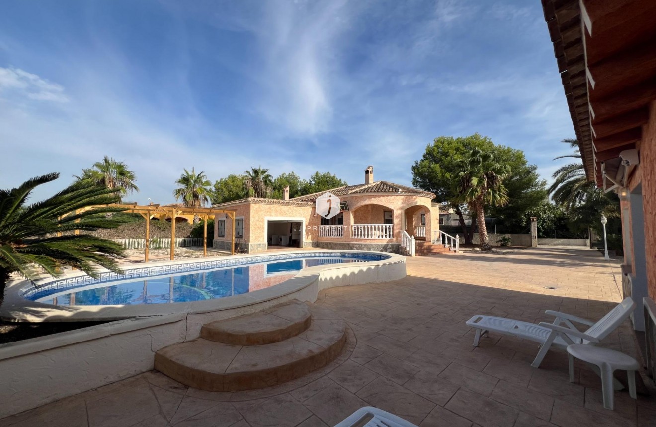 Resale - Villa -
Dolores - Cmno. Escorredor