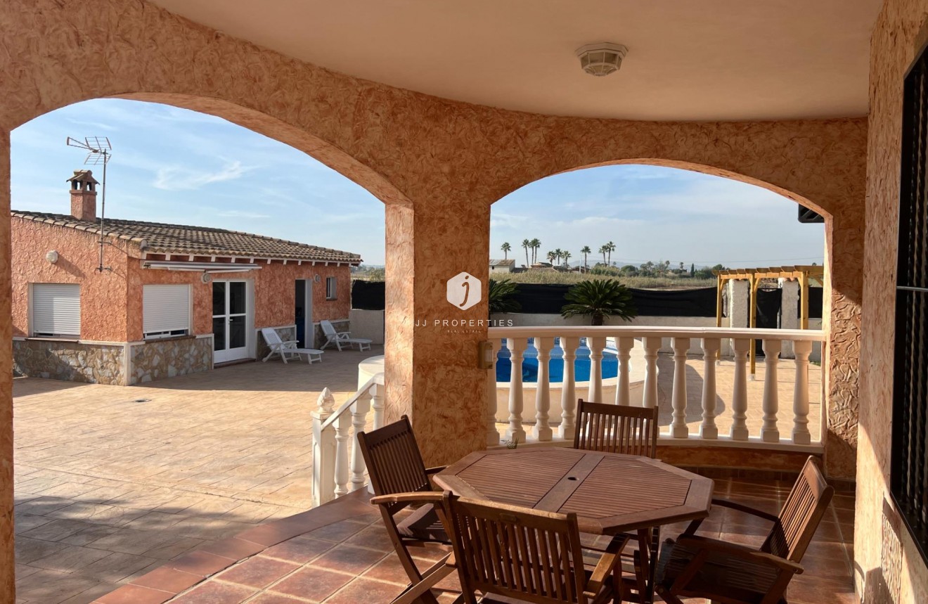 Resale - Villa -
Dolores - Cmno. Escorredor