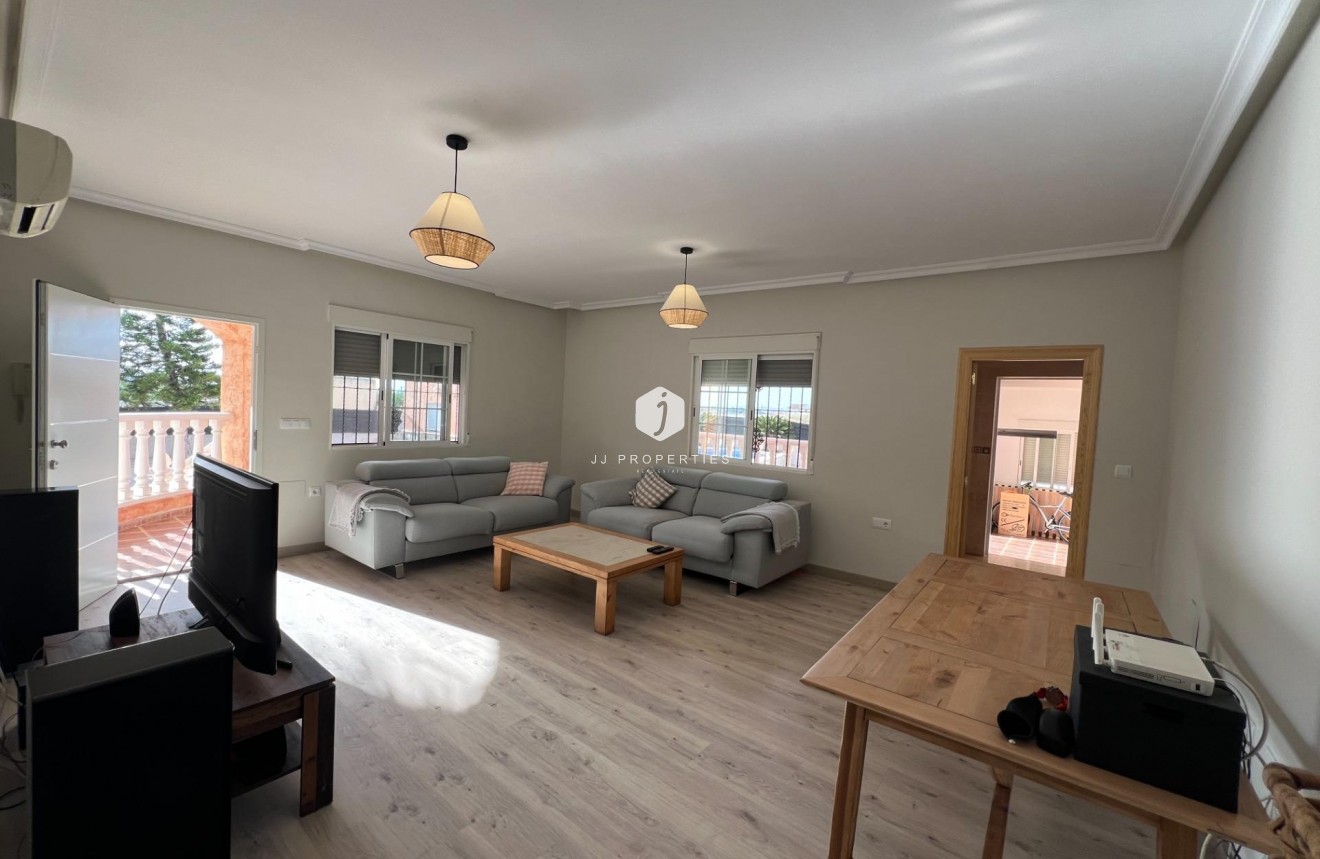 Resale - Villa -
Dolores - Cmno. Escorredor