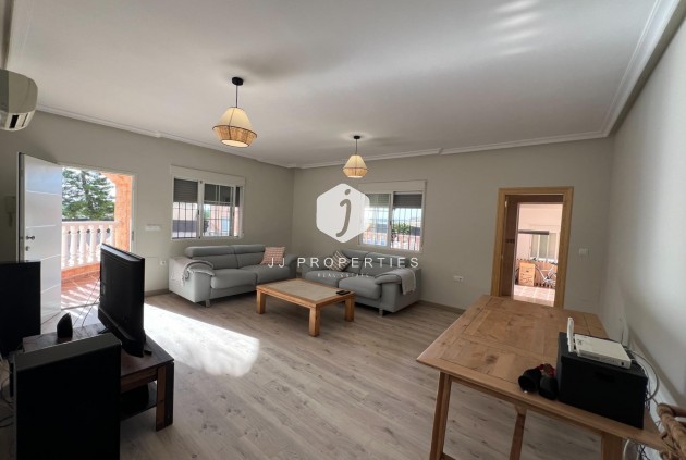 Resale - Villa -
Dolores - Cmno. Escorredor