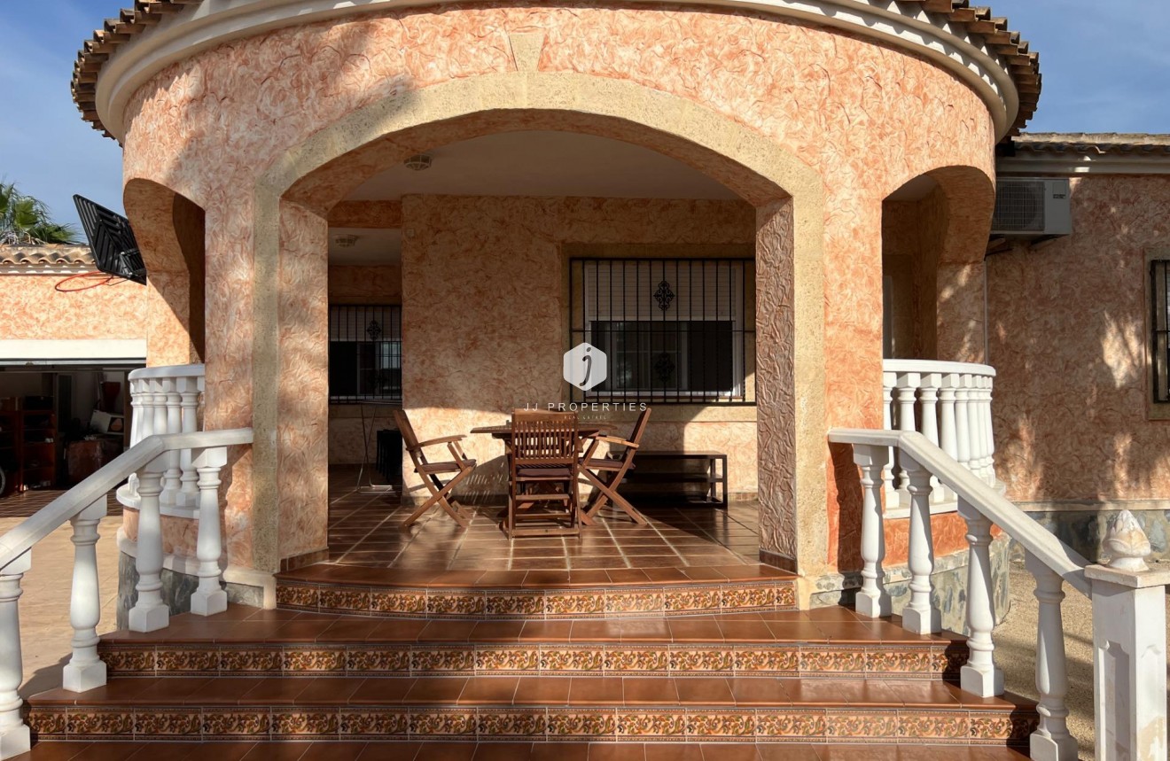 Resale - Villa -
Dolores - Cmno. Escorredor