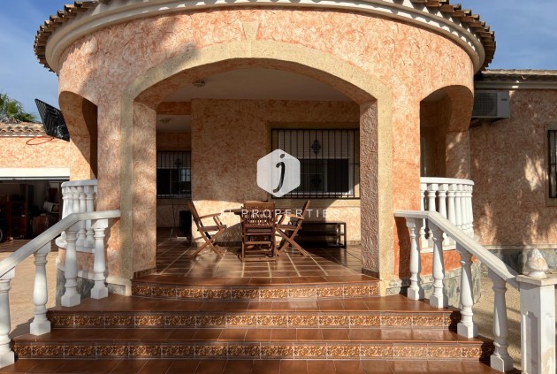 Resale - Villa -
Dolores - Cmno. Escorredor