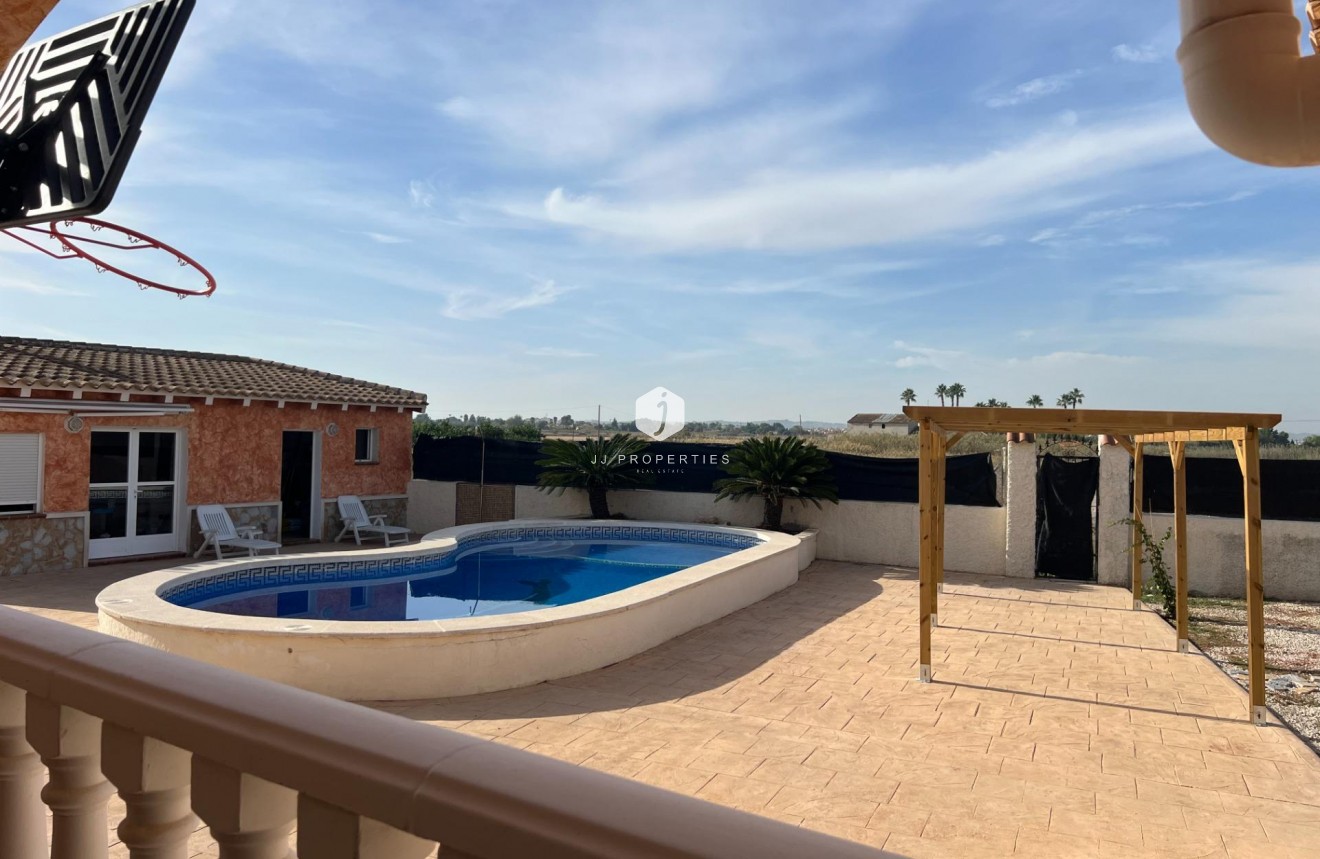 Resale - Villa -
Dolores - Cmno. Escorredor