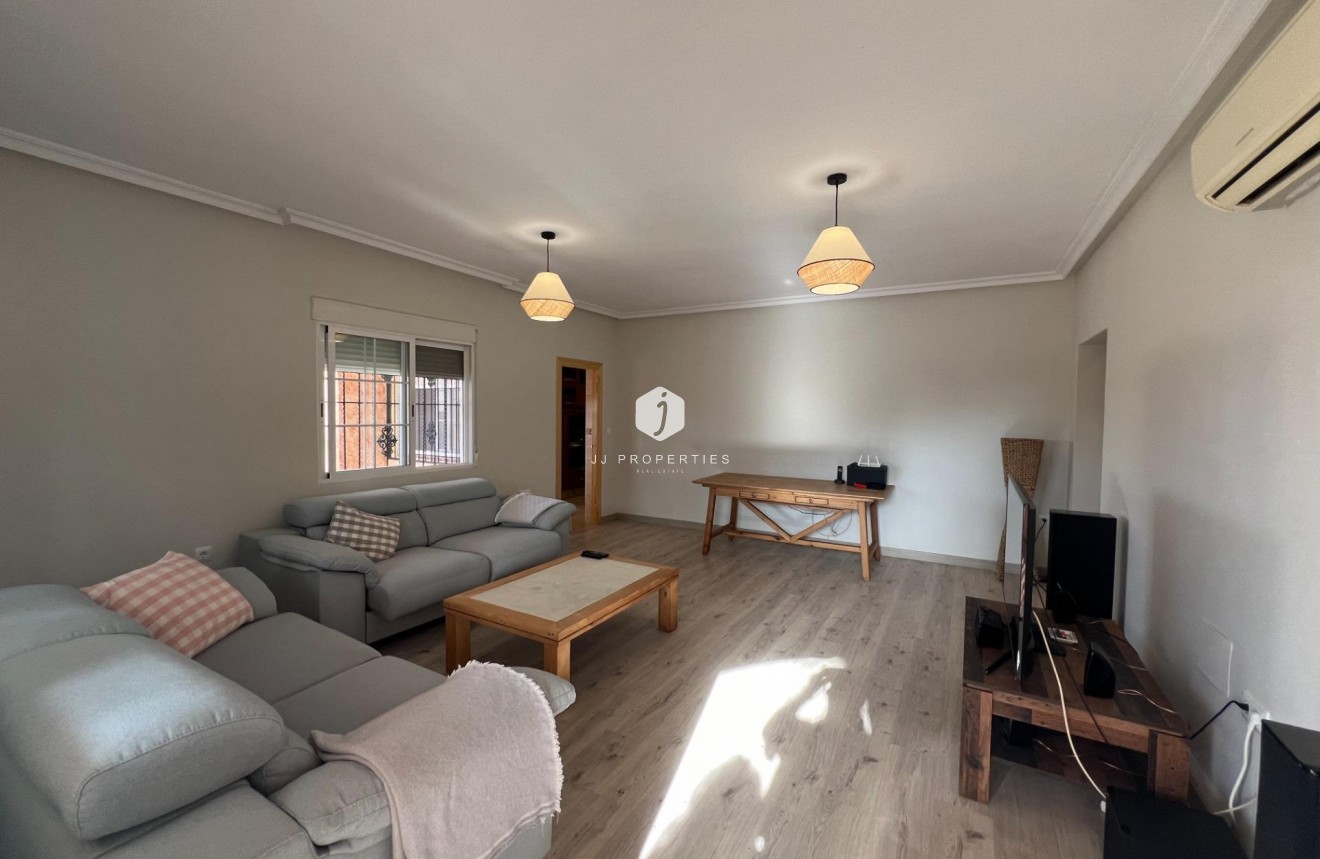 Resale - Villa -
Dolores - Cmno. Escorredor