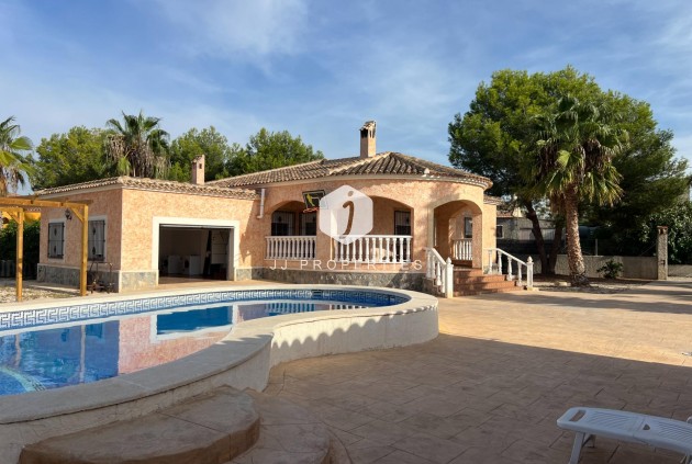 Resale - Villa -
Dolores - Cmno. Escorredor