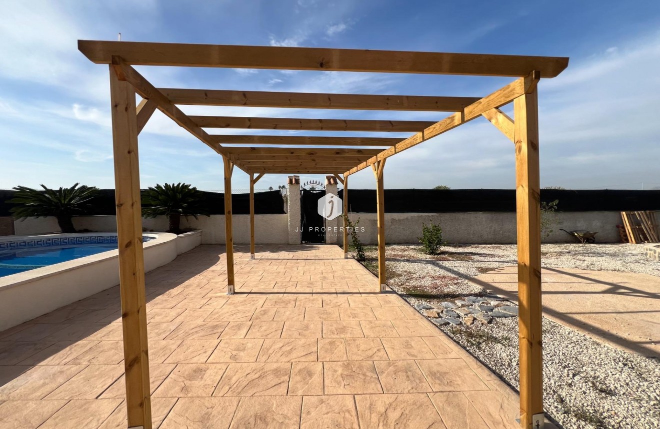 Resale - Villa -
Dolores - Cmno. Escorredor