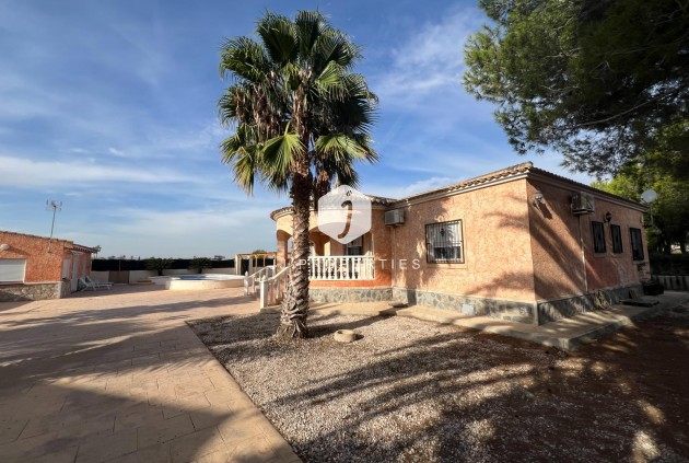 Resale - Villa -
Dolores - Cmno. Escorredor