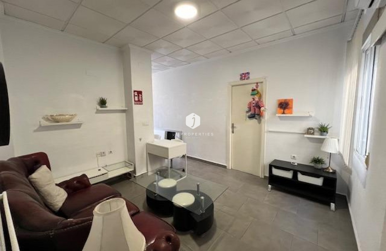 Resale - Chalet -
Dolores - Centro