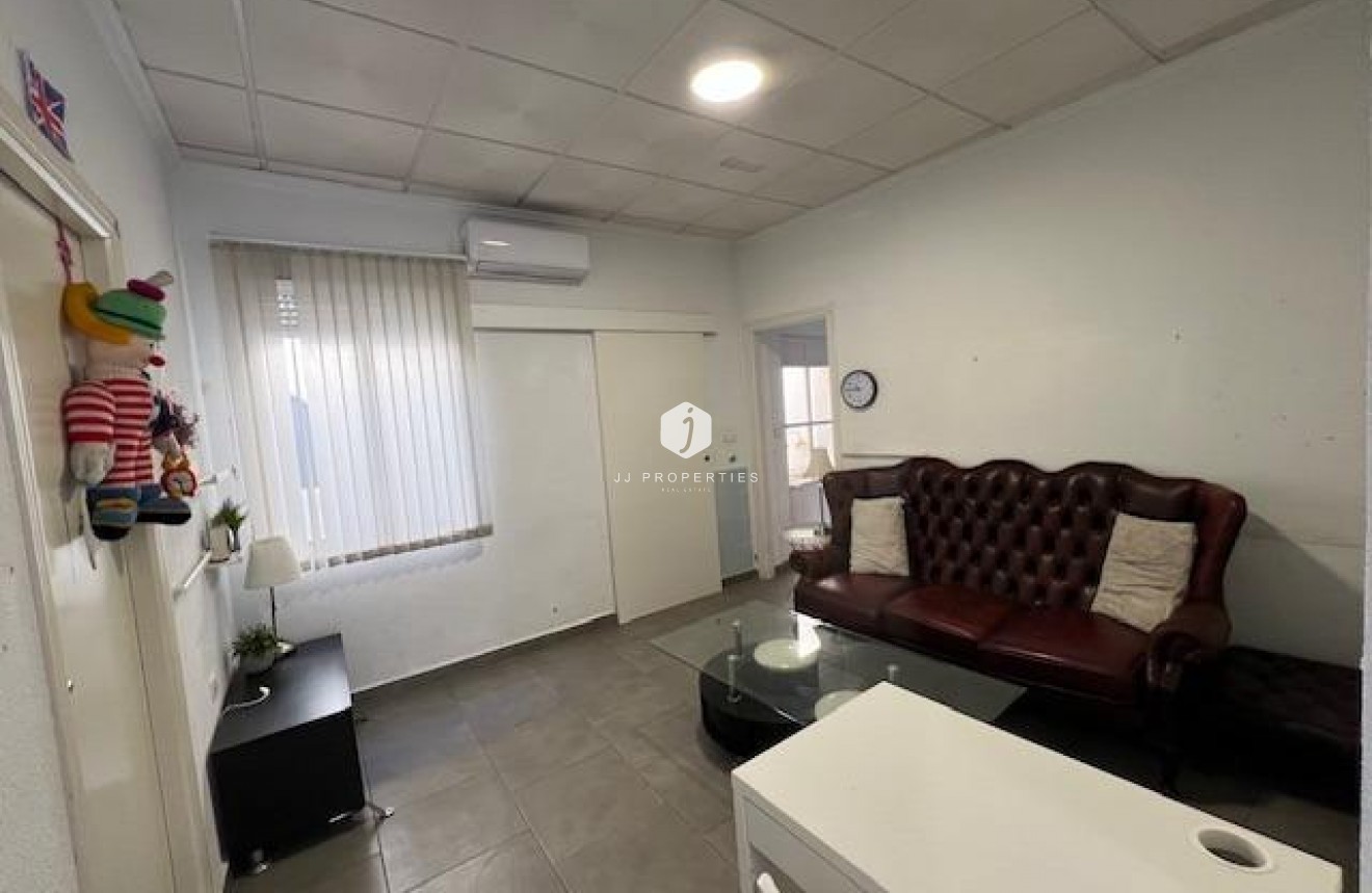 Resale - Chalet -
Dolores - Centro