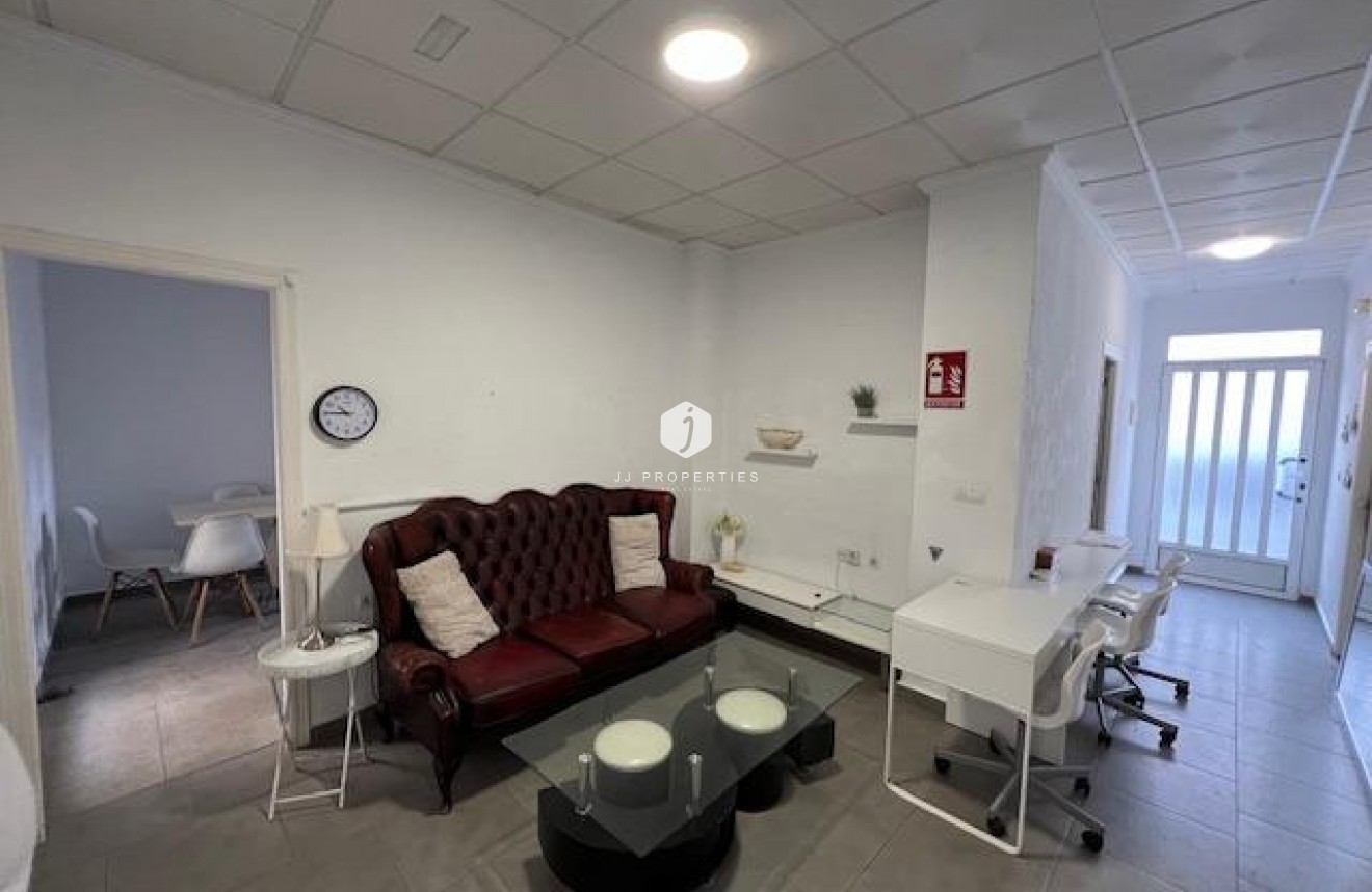 Resale - Chalet -
Dolores - Centro