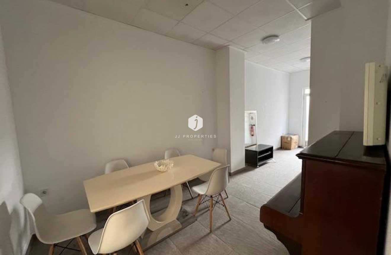 Resale - Chalet -
Dolores - Centro