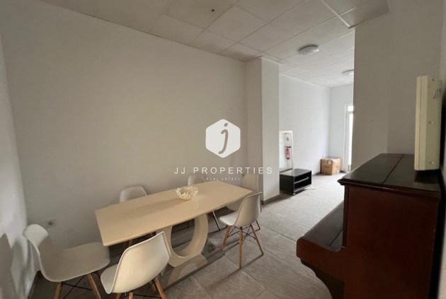 Resale - Chalet -
Dolores - Centro