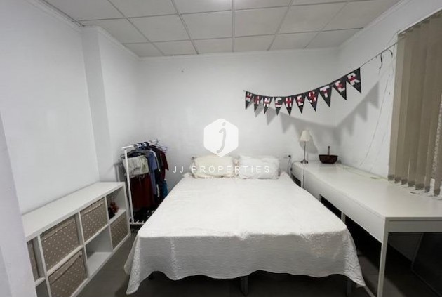 Resale - Chalet -
Dolores - Centro