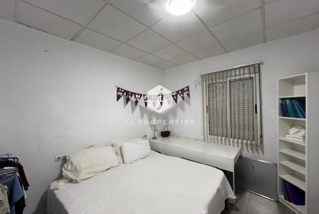 Resale - Chalet -
Dolores - Centro