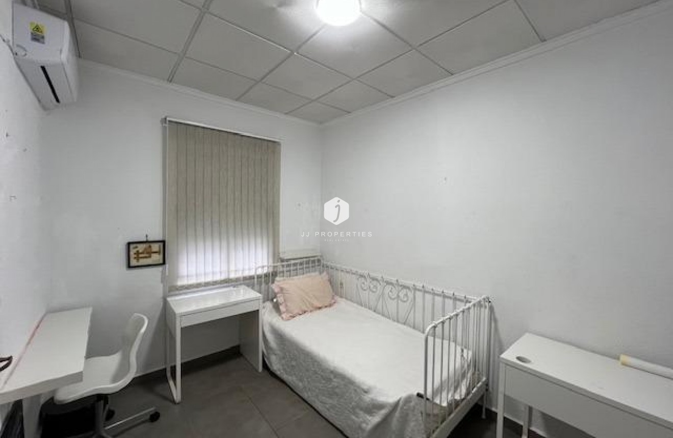 Resale - Chalet -
Dolores - Centro