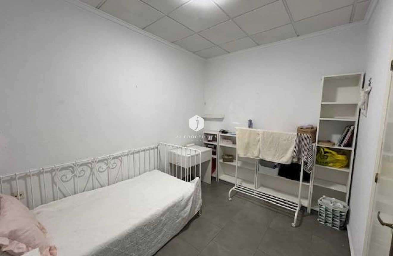 Resale - Chalet -
Dolores - Centro