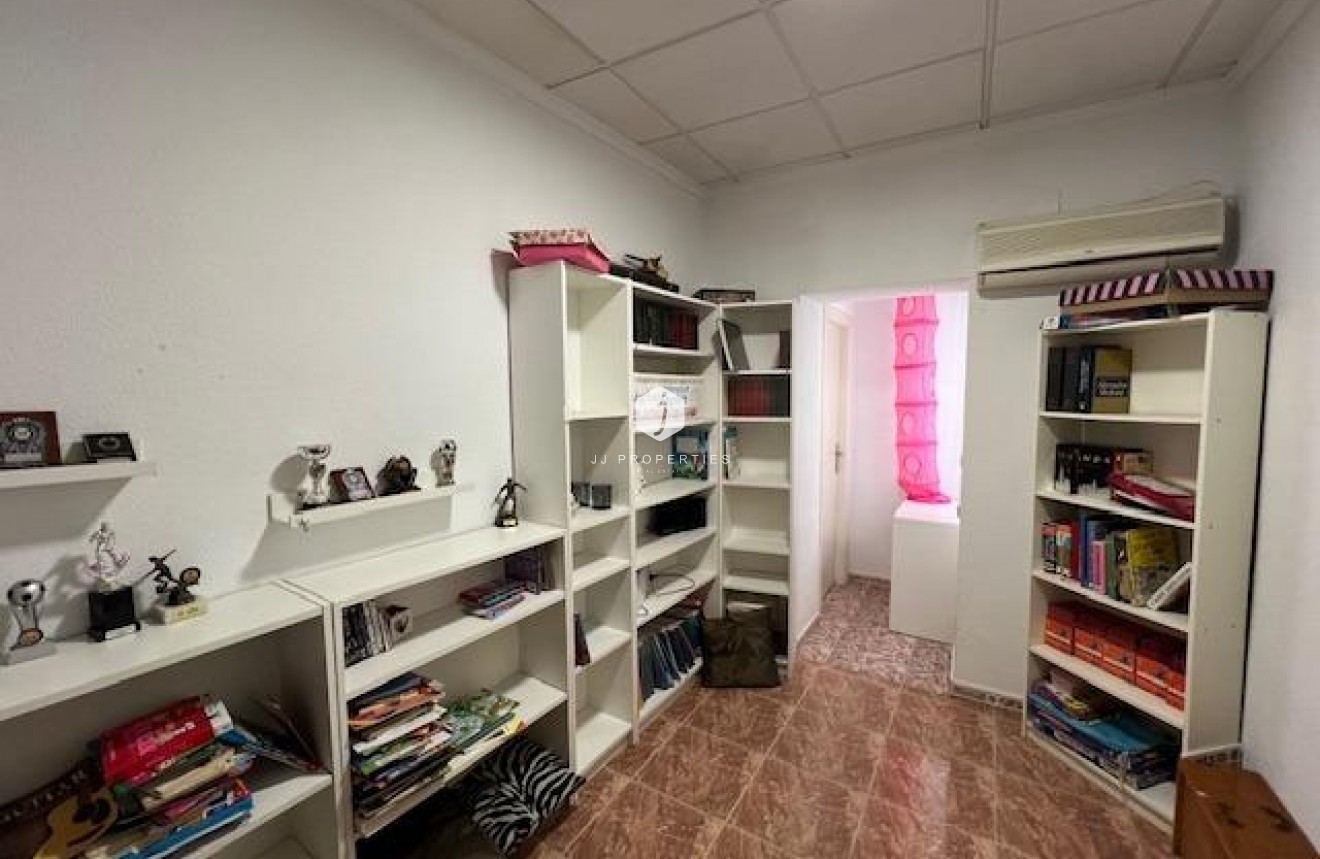 Resale - Chalet -
Dolores - Centro