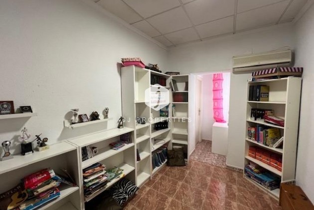 Resale - Chalet -
Dolores - Centro