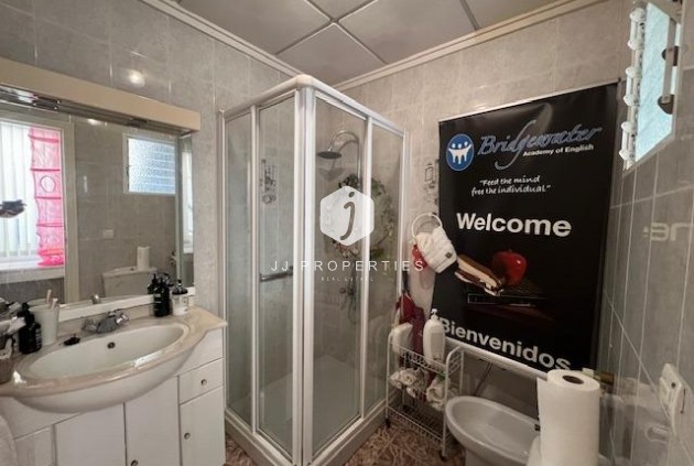 Resale - Chalet -
Dolores - Centro