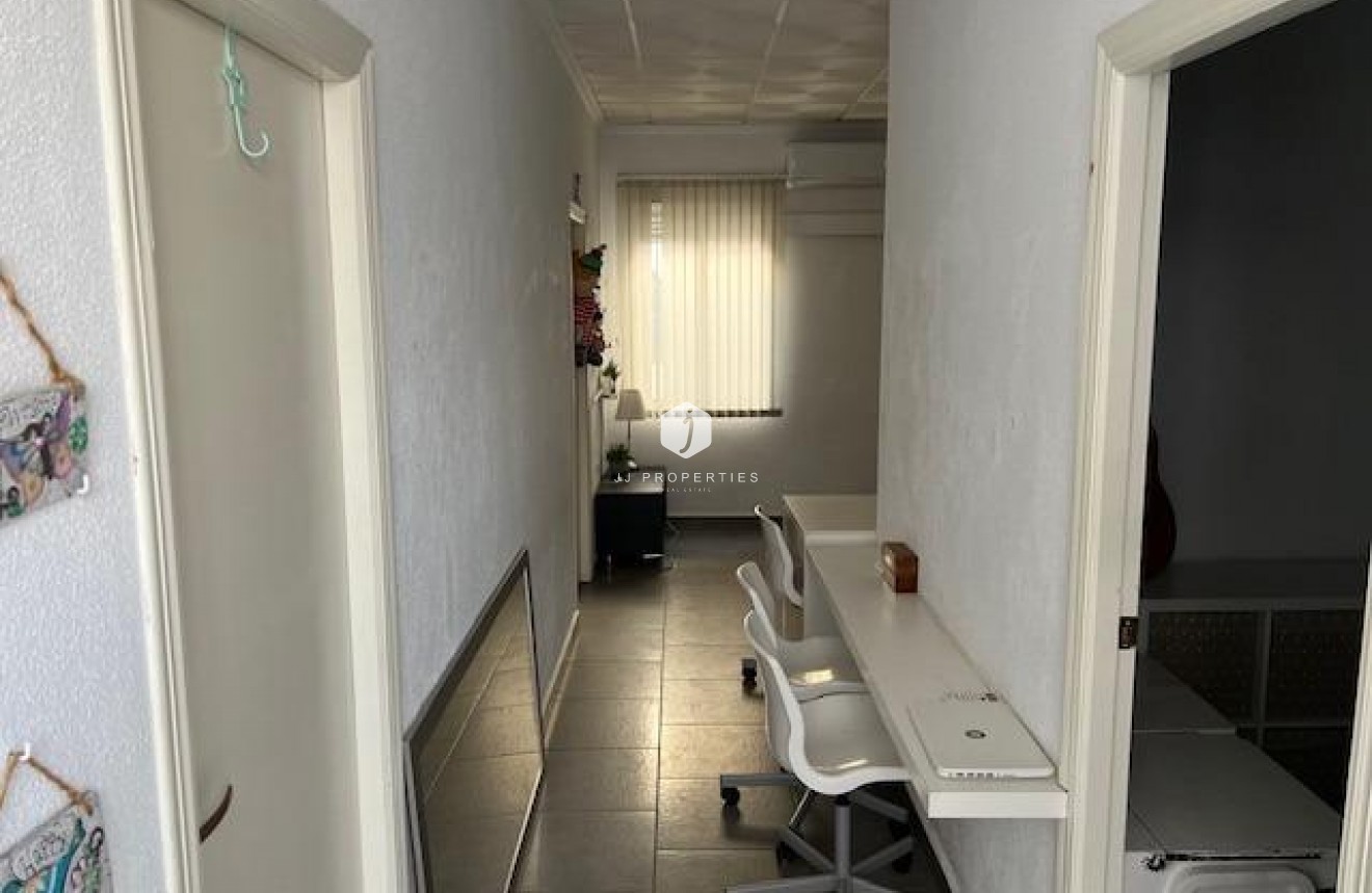 Resale - Chalet -
Dolores - Centro