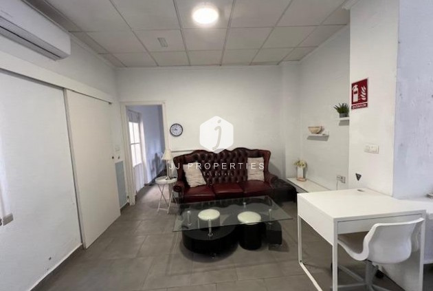 Resale - Chalet -
Dolores - Centro