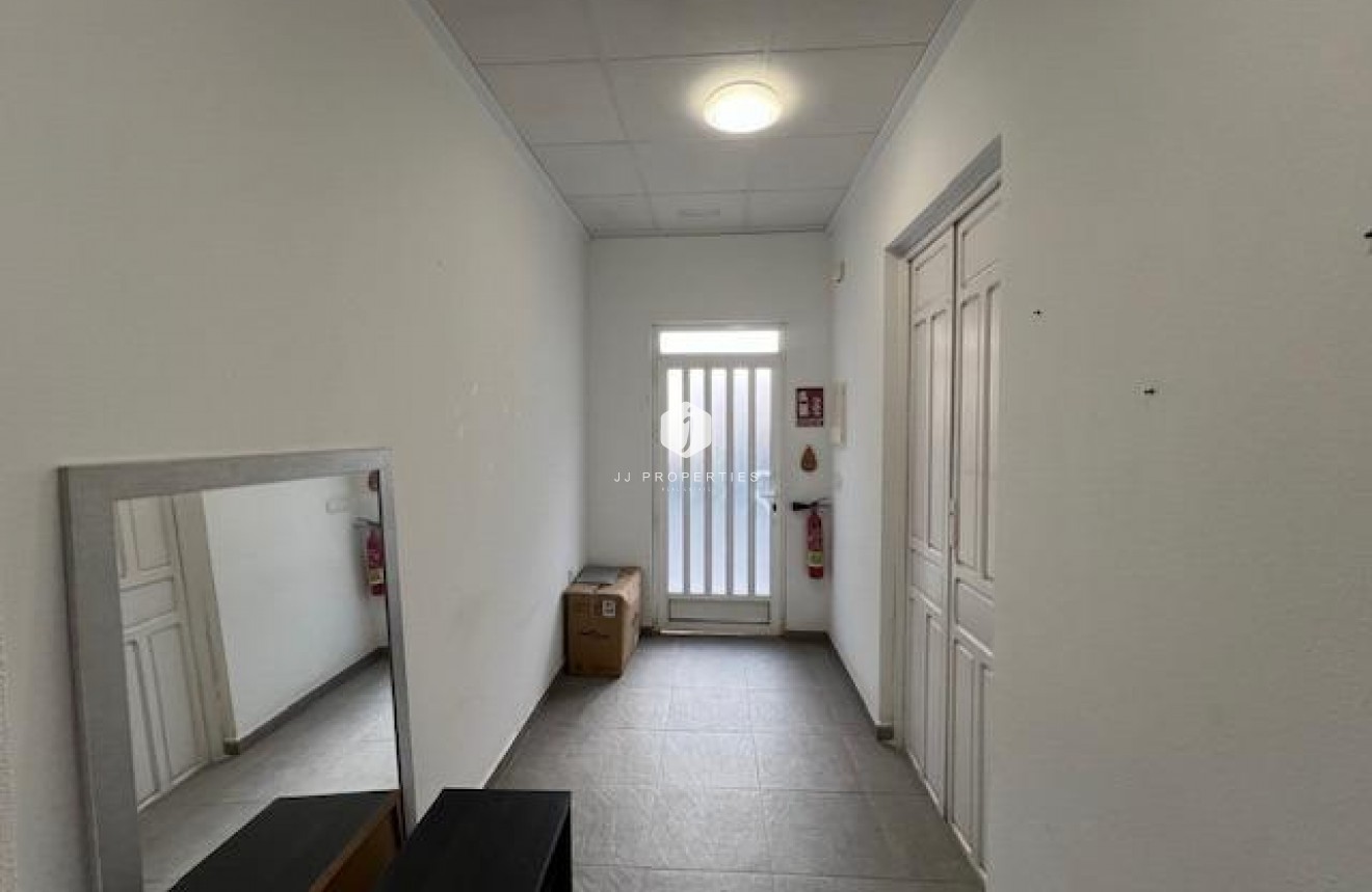 Resale - Chalet -
Dolores - Centro