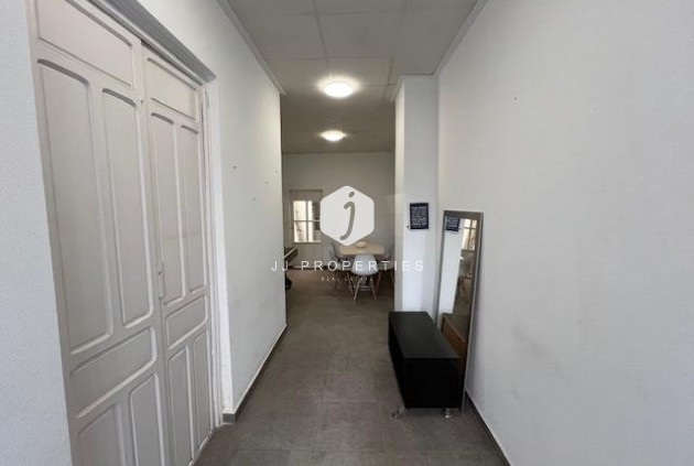 Resale - Chalet -
Dolores - Centro