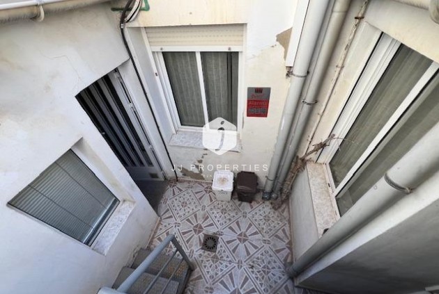 Resale - Chalet -
Dolores - Centro