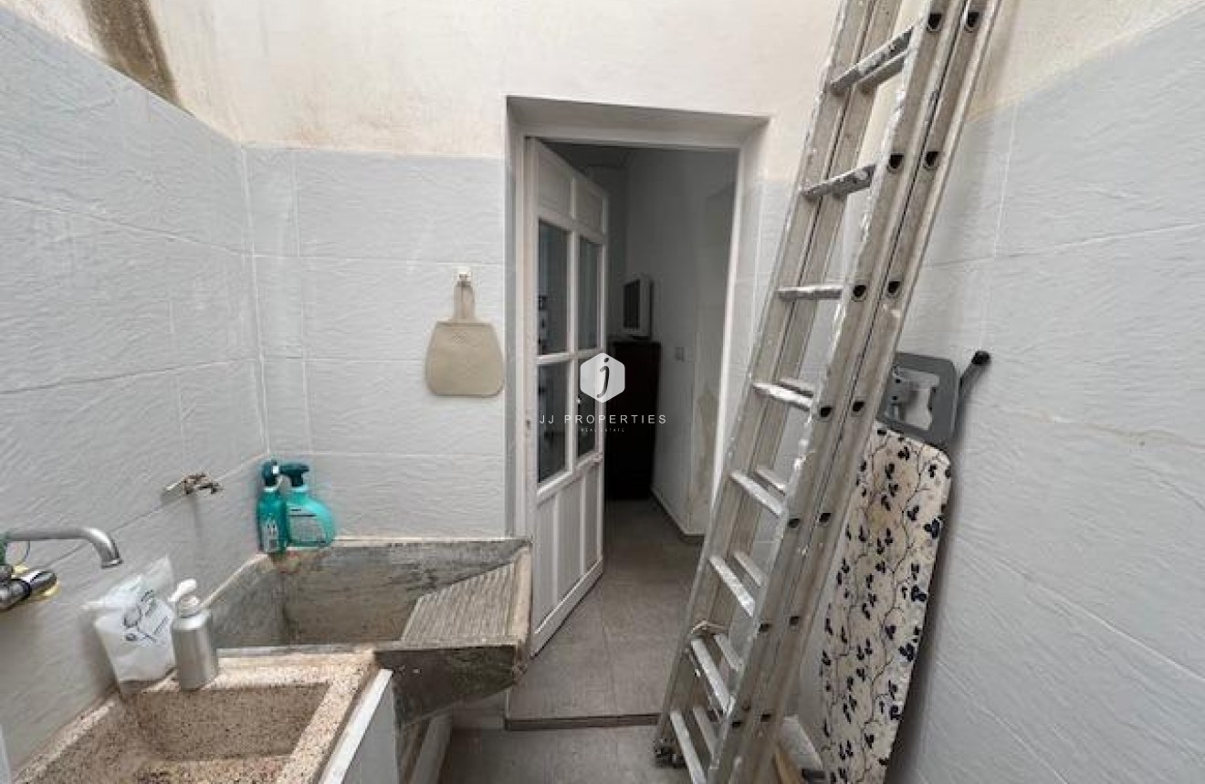 Resale - Chalet -
Dolores - Centro