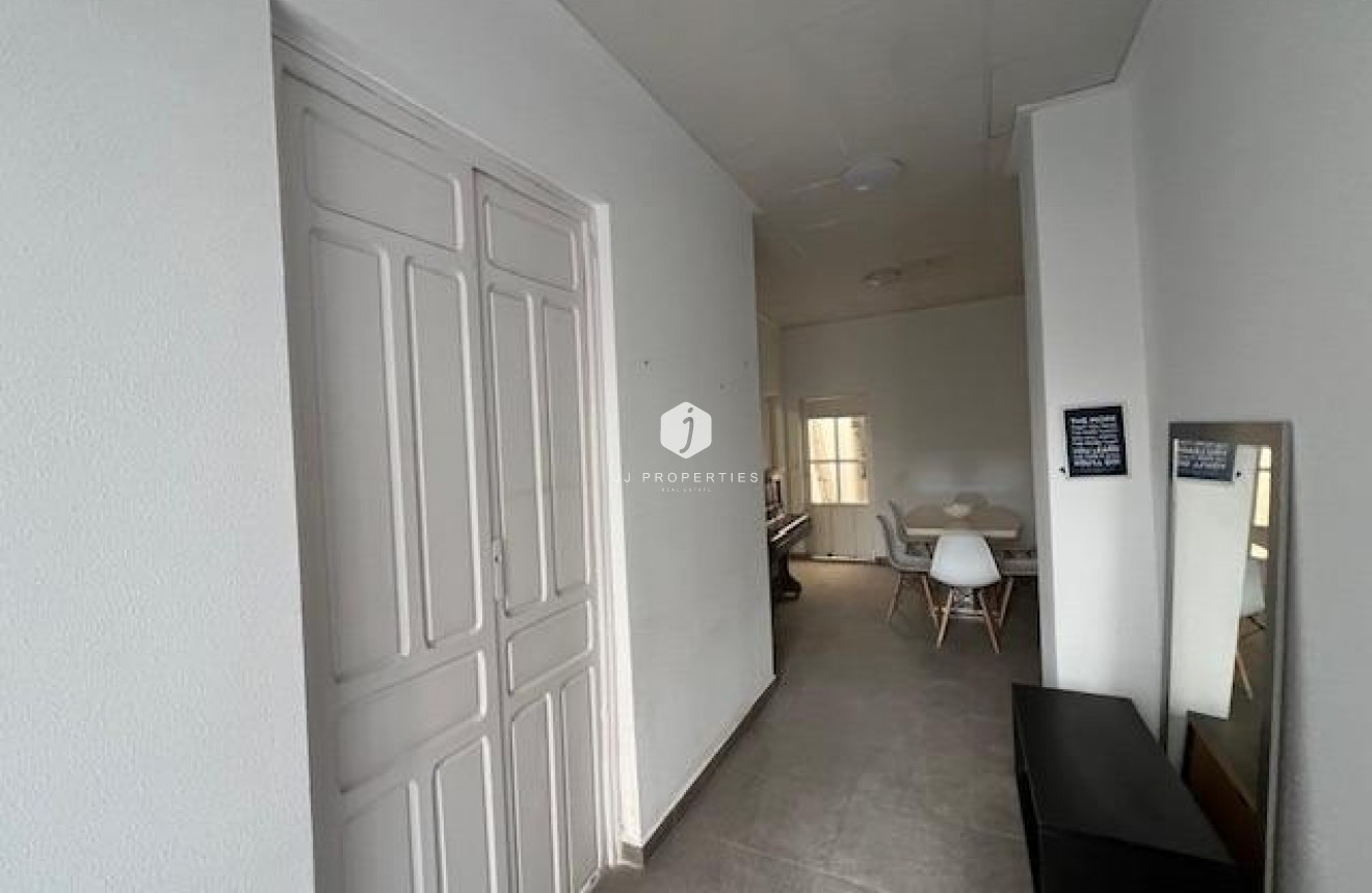 Resale - Chalet -
Dolores - Centro