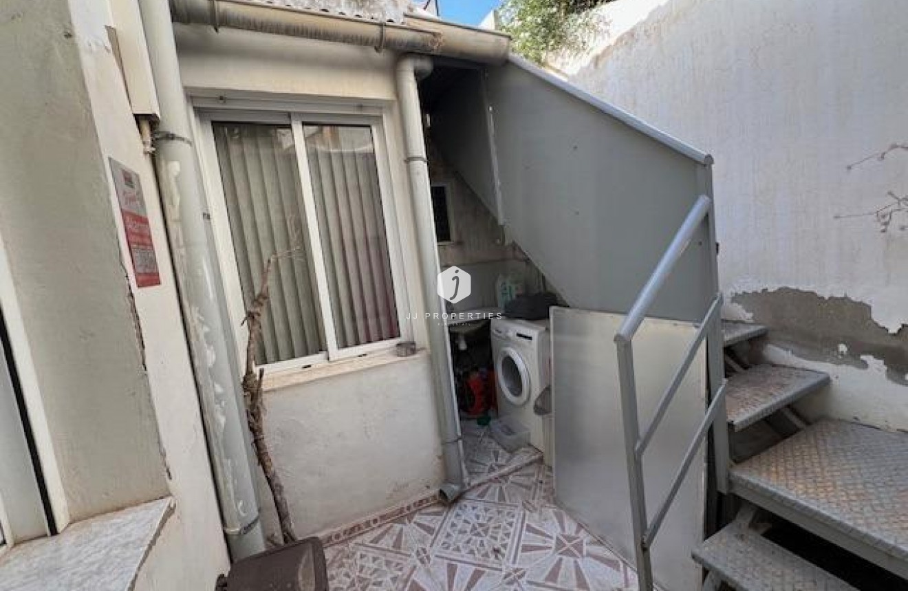 Resale - Chalet -
Dolores - Centro