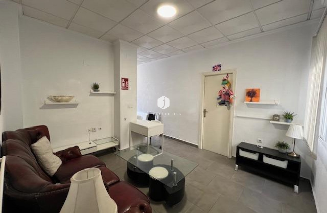 Resale - Chalet -
Dolores - Centro