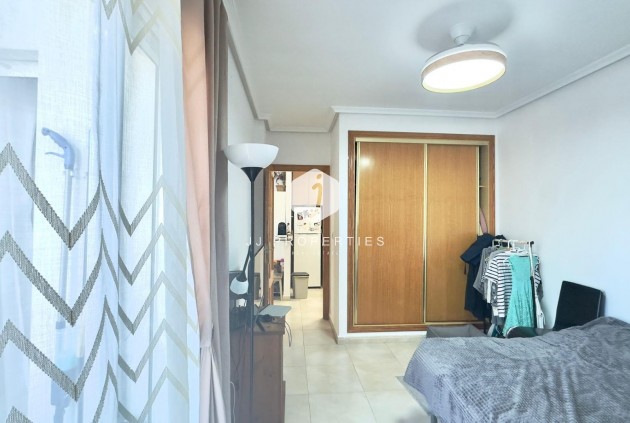 Segunda mano - Apartamento / piso -
Torrevieja